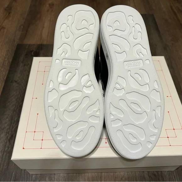 Alexander McQueen Oversized Sneaker - Picture 5 of 6